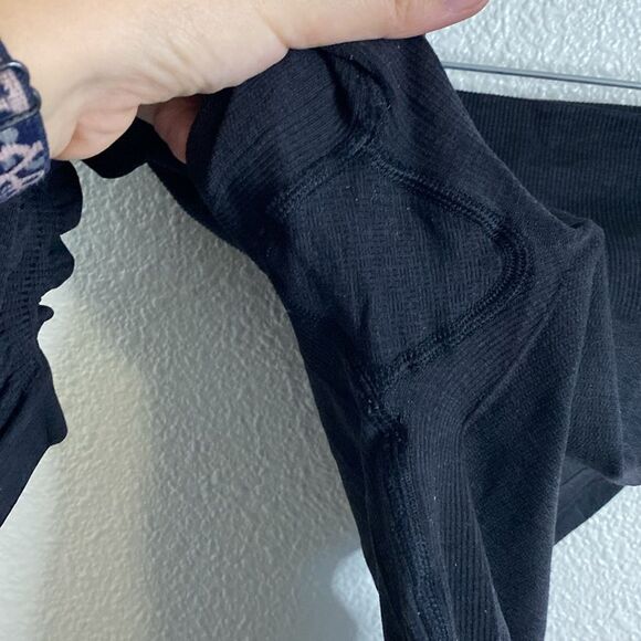 Lululemon- black Capri Rouched pants- Size 4 - Picture 6 of 7